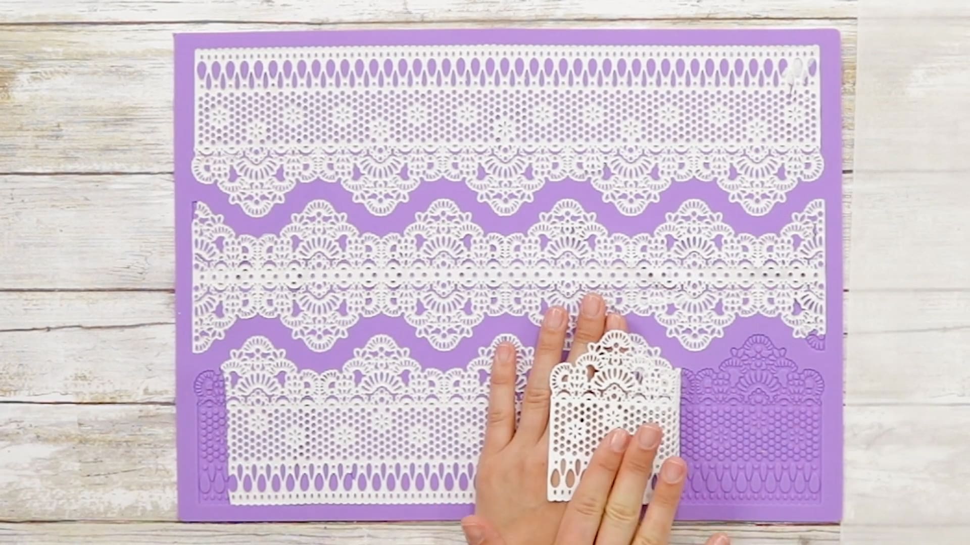 simply-perfect-edible-lace-using-a-cake-lace-mat