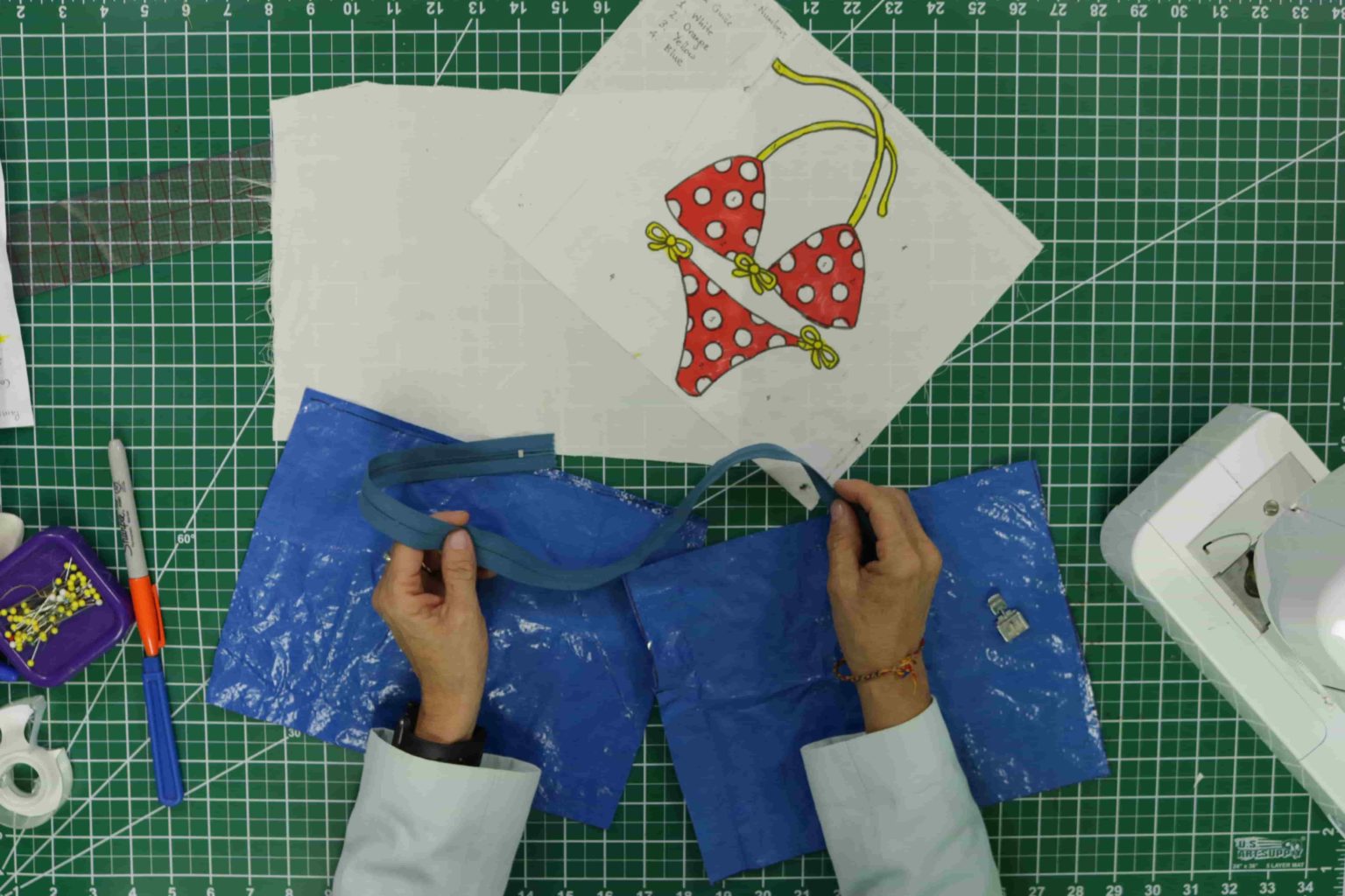 5-simple-steps-to-sew-lining-into-a-zipper-bag